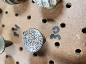 Für 1 VINTAGE SCHUBLADE ZUG KOMMODE SCHRANK TÜR ZUZIEHGRIFF rund gehämmert - Bild 1 von 3