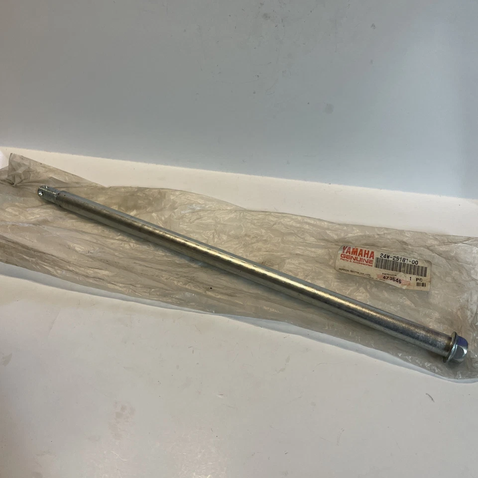 Nuevo de Lote Antiguo Yamaha YTM200 1983-85 PERNO DE EJE # 24W-25181-00 Foto 1 de 4