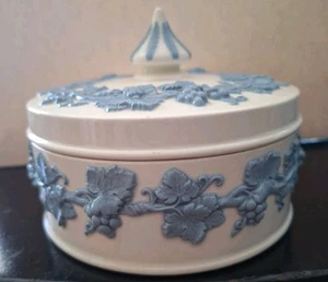 Wedgwood Queensware Wedgewood Blue on White Candy Box with Candy Kiss Lid - Picture 1 of 10