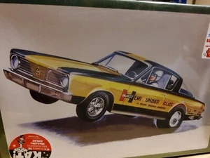1/25 PLYMOUTH BARRACUDA DRAG CAR 'HEMI BAJO CRISTAL', KIT PLÁSTICO AMT - Imagen 1 de 2
