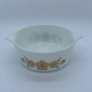 Pyrex Gold Butterfly Casserole Dish  1.5 QT No Lid - Picture 1 of 4