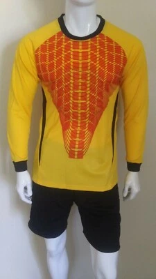 成人守门员足球套装每件30美元(中等尺寸)带短裤 — 第 1/2 张图片