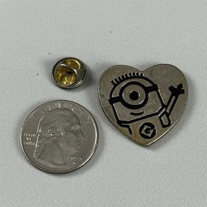 Despicable Me Stuart 2014 Universal Studios Variety Heart Pin Pinback #56835 - Picture 1 of 2