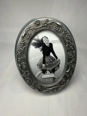 Marco de fotos ovalado floral ornamentado de peltre Malden 3,5” x 5” caballete trasero Foto 1 de 4