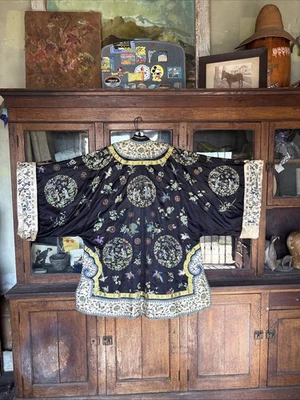 antique chinese embroidered Silk Robe Jacket Figural Qing Dynasty 19th Century - Image 1 of 4