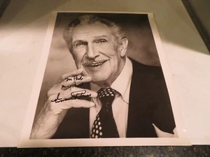 VINCENT PRICE Autographed & Inscribed BLACK & WHITE PHOTO 8 X 10 TO BOB 90'S - Picture 1 of 2