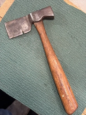 Bonito sello vintage Winchester Trade Mark EE. UU. hacha de hacha mango original torneado Foto 1 de 4