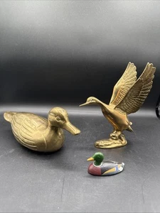 Statuina esca anatra ottone massiccio vintage 9 1/2", anatra volante e metallo dipinto Mallard - Foto 1 di 24