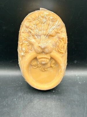 JABÓN MEDALLÓN CABEZA DE LEÓN REVLON ROYAL PUB 6 OZ Foto 1 de 4