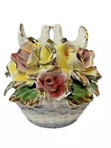 Vintage Capodimonte Liebesvögel im Blumenkorb Mittelstück Vögel Tauben ITALIEN - Bild 1 von 10