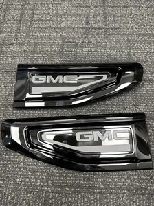 2021-2024 GMC Yukon / Yukon XL Gloss Black Fender Vents & Yukon Emblems OEM GM - Bild 1 von 5