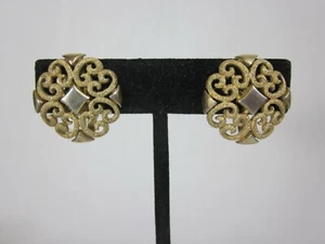 Clip On Earrings Brushed Gold Avon Filigree Precious Pretender Vintage Jewelry - Picture 1 of 8
