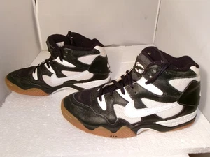 Zapatos de voleibol vintage 1995 Nike Air Bohemian para mujer talla 10 144020-012 negros/blancos - Imagen 1 de 15