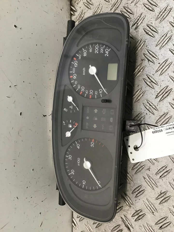 Tacho Renault Laguna II (G) 1.9 dCi 88kW 120PS 8200218863 Kombiinstrument - Bild 1 von 2