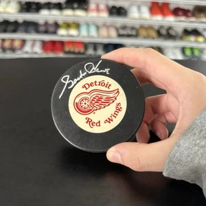 Gordie Howe Autographed Detroit Red Wings Hockey Puck HOF - Picture 1 of 5