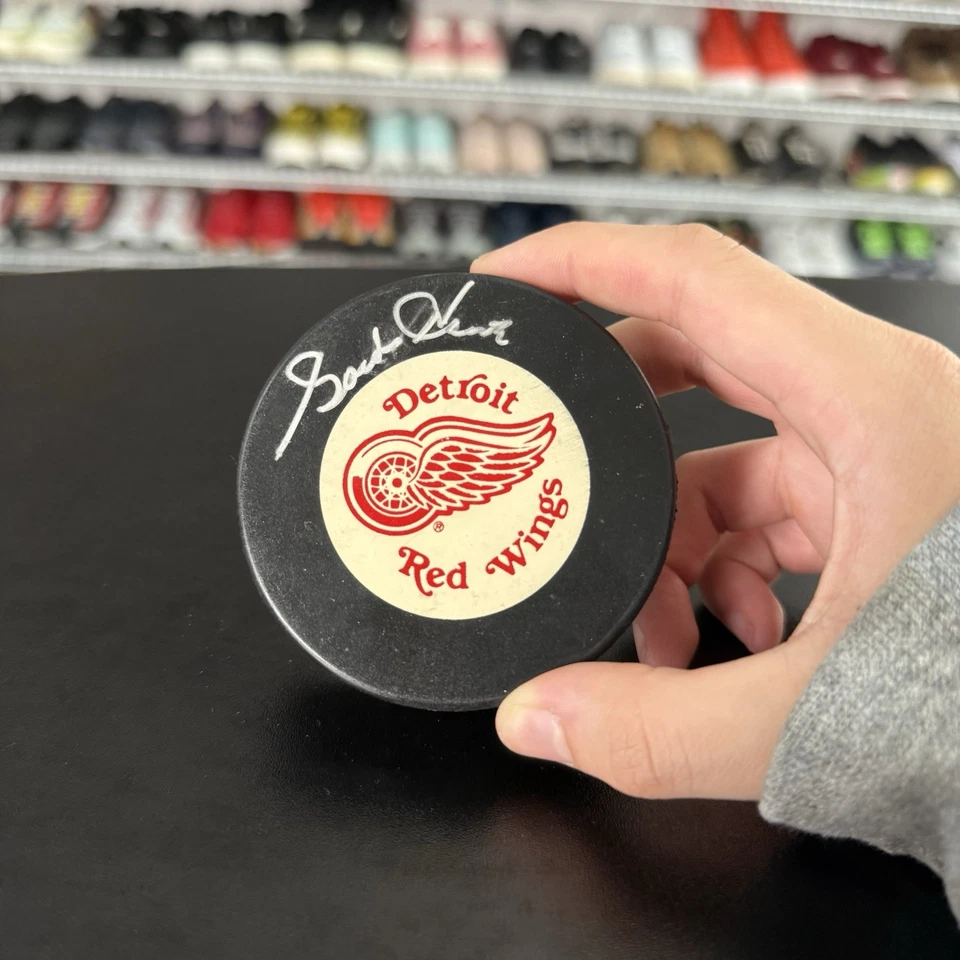 Gordie Howe Autographed Detroit Red Wings Hockey Puck HOF - Image 1 of 4