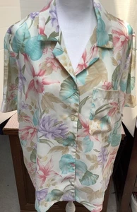 Ladies Top Nice Floral Pattern Washable 44” Chest Short Sleeves Pocket Long 16” - Picture 1 of 2