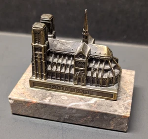 Estatuilla de colección miniatura Notre Dame Francia construcción base de mármol bronce 1949 - Imagen 1 de 5