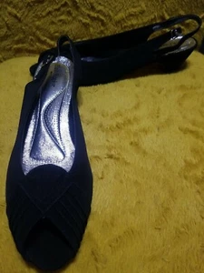 SOFT STYLE Hush Puppies Women's Black Slingback Peep Toe Heel Pumps Shoes 10 M - Picture 1 of 11