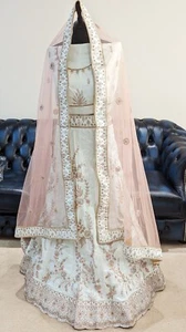 Indische ethnische Blumen Seidenfaden Stickerei mit Hochzeitsoutfit Lehenga Choli - Bild 1 von 10