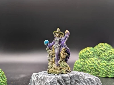 Bruja/nigromante pintada profesional "Kara" dnd miniatura de fantasía Foto 1 de 3