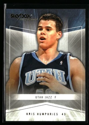 Kris Humphries 2004-05 SkyBox Autographics #79 Insignia #/150 Rookie Utah Jazz Foto 1 de 2