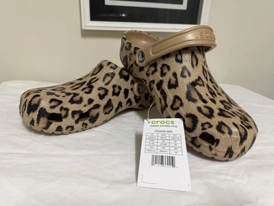 Zueco clásico CROCS para mujer 10 para hombre 8 estampado de leopardo sin cordones  Foto 1 de 4