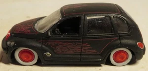 Jada Chrysler PT Cruiser Road Rats Rat Rod Hot Rod auto dettagliata nera con fiamme - Foto 1 di 15