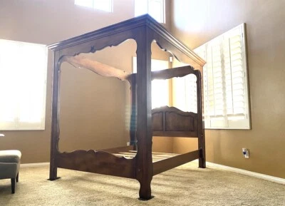 Cama póster tallada con dosel reina francesa Ethan Allen Country 26-5602 236 Foto 1 de 4