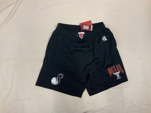 NEW MITCHELL AND NESS SHORTS CHICAGO BULLS XL - Picture 1 of 3