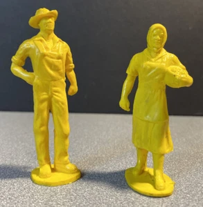 Vintage Auburn Farmer and His Wife Yellow Plastic Rubber Figures - Picture 1 of 8