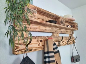 Garderobe Holz aus Palette mit Aufhängung incl. 5 Kleiderhaken Palettengarderobe - Bild 1 von 9