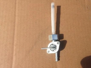 UNIVERSAL MOTORRAD BENZIN KRAFTSTOFFHAHN PASSEND FÜR KAWASAKI BENZINHAHN VENTIL 1,0 MM GEWINDE - Bild 1 von 1