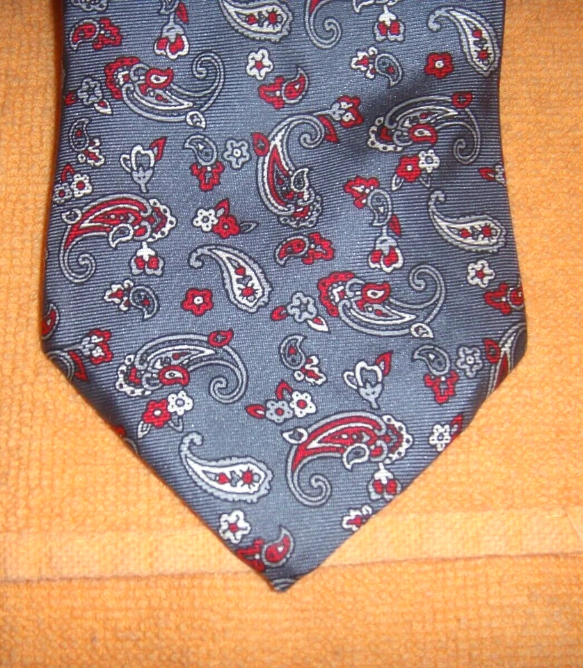 CORBATA HOMBRE JOHN ASHFORD 100% SEDA 57 X 3" "PLATA CACHEMIR, ROJO, BLANCO ITALIA Foto 1 de 1