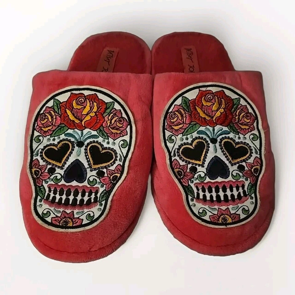 Zapatillas Betsey Johnson Azúcar Calavera Rosas Rosa Acolchado Terciopelo Talla 5-6 Ex Pequeñas Foto 1 de 4