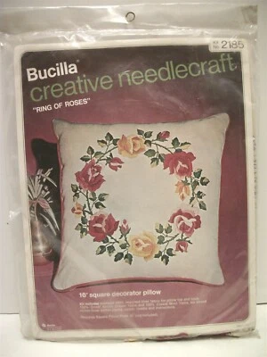 Kit de Almohada Anillo de Rosas Bucilla Crewel 16" Cuadrado #2185 Sin Abrir Foto 1 de 4