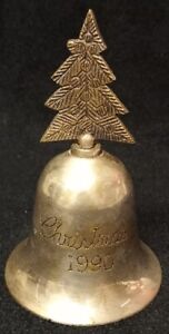 VINTAGE 1990 gravierter Weihnachtsbaum versilbertes Glockenornament. Hergestellt in Indien.