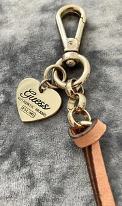 Precioso bolso de cuero genuino Guess encanto en muy buena condición - Imagen 1 de 3
