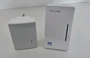 TP-Link (TL-WPA4220) KIT AV600 Powerline Adapter WiFi Extender Set - Bild 1 von 3