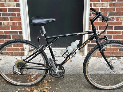 Bicicleta de montaña GT Outpost All Terra Foto 1 de 4