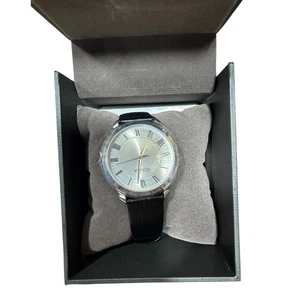 Reloj de vestir Bulova clásico para hombre 41 mm - esfera plateada correa de cuero negro NUEVO - Imagen 1 de 2