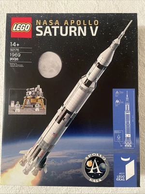 LEGO Ideas NASA Apollo Saturn V 92176 Outer Space Model Rocket - Image 1 of 4