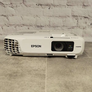 Epson EB-S18 HDMI Projector - 3000 Lumens - 10:000:1 Ratio - Requires New Lamp - Afbeelding 1 van 6