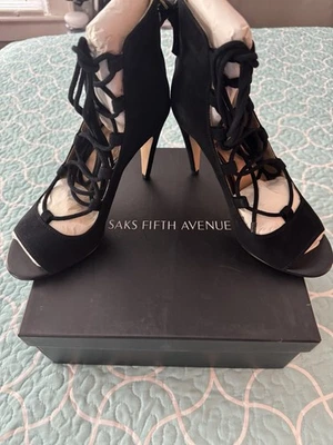 Zapatos de salón Saks Fifth Avenue nuevos en caja de cuero gamuza genuino talla 8M elegantes Foto 1 de 4