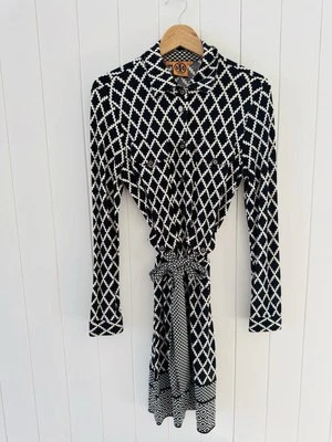 Vestido Camisa Tory Burch Seda Talla M Negro Blanco Bolsillos Manga Larga Cintura Corbata Foto 1 de 4