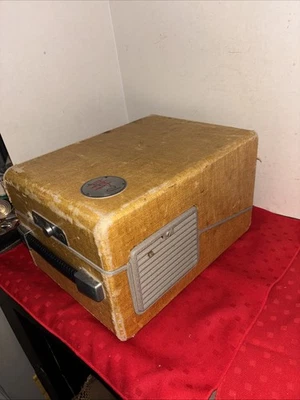 Revere P-444 Slide Projector With Case - Untested Parts Only- Cord Has Been Cut - Image 1 of 4