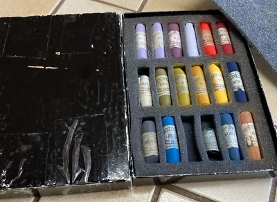 UNISON COLOUR SOFT PASTELS  SET OF 17 ASSORTED SMALL SIZE 2" STICKS ENGLAND - Image 1 of 3