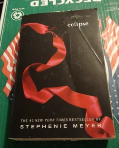 Eclipse (Twilight Sagas) - Paperback By Meyer, Stephenie - Picture 1 of 6