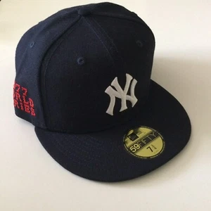 NEW ERA NEW YORK NY YANKEES 1977 WORLD SERIES WOOL FITTED HAT DARK  SZ 7 3/4 NWT - Foto 1 di 12