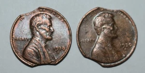 180y. TWO X 1970 S LINCOLN MEMORIAL CENT STRUCK W/ DOUBLE CURVED CLIPS - Picture 1 of 2